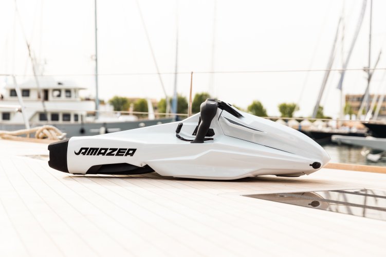 Diving fun with AMAZEA