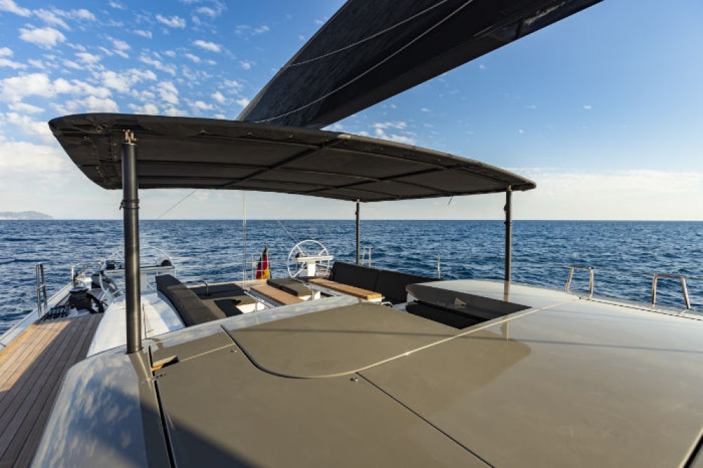 Y7 Carbon Luxury Yacht Bimini
