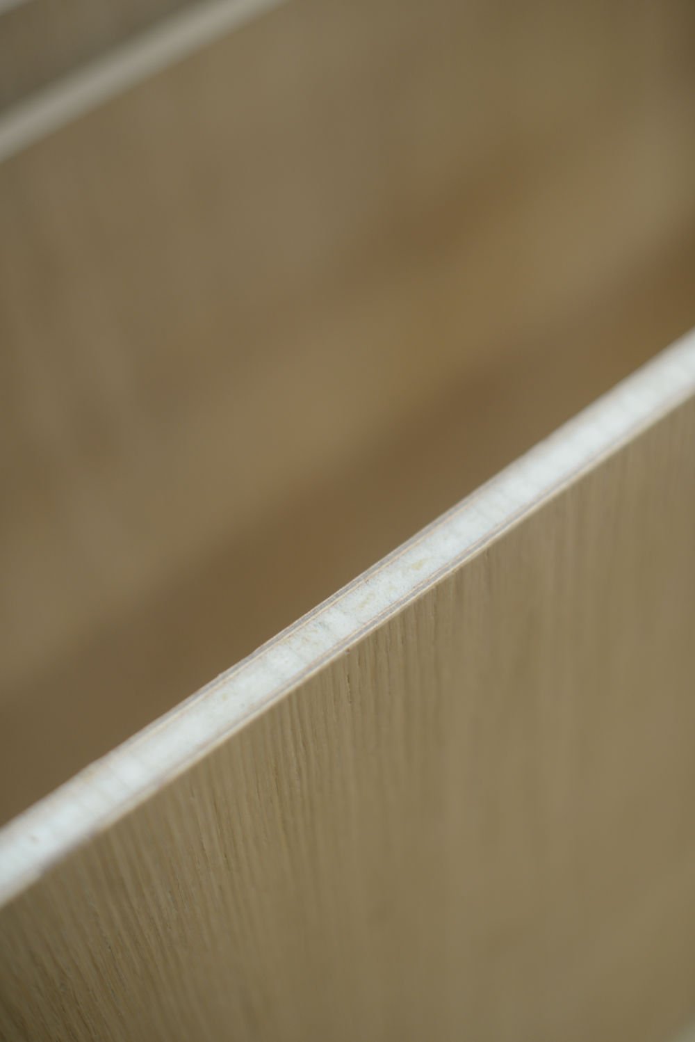 Sandwich panel with solid wood veneer