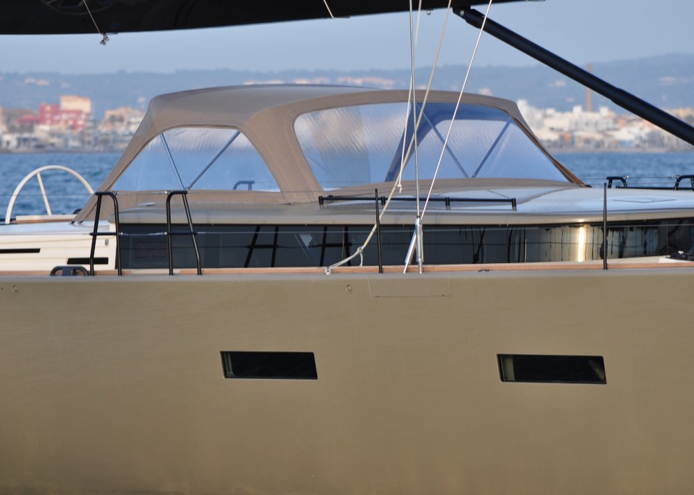 Boat building – Vertical installation windows