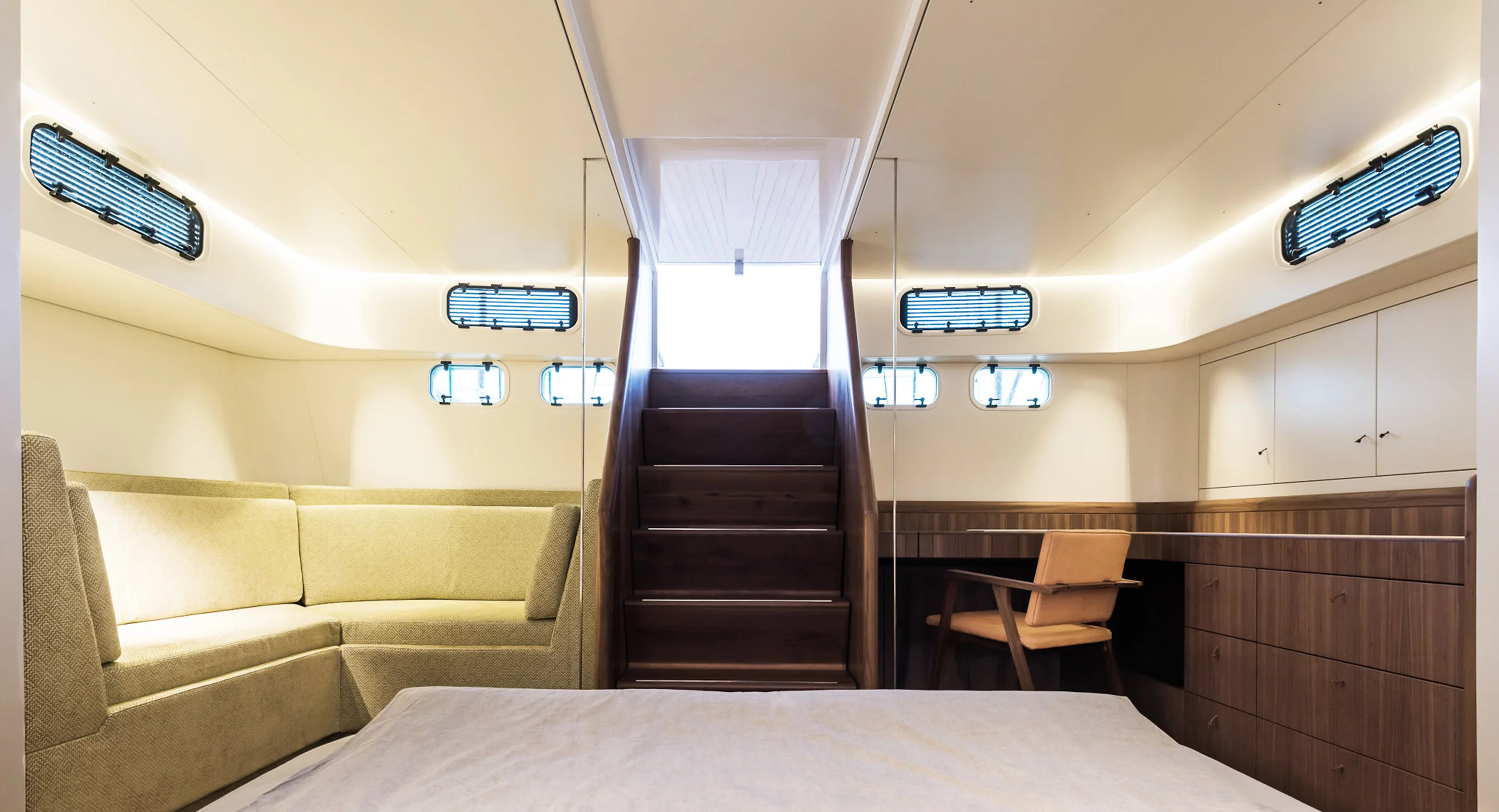 Y8 Cool Breeze Master cabin