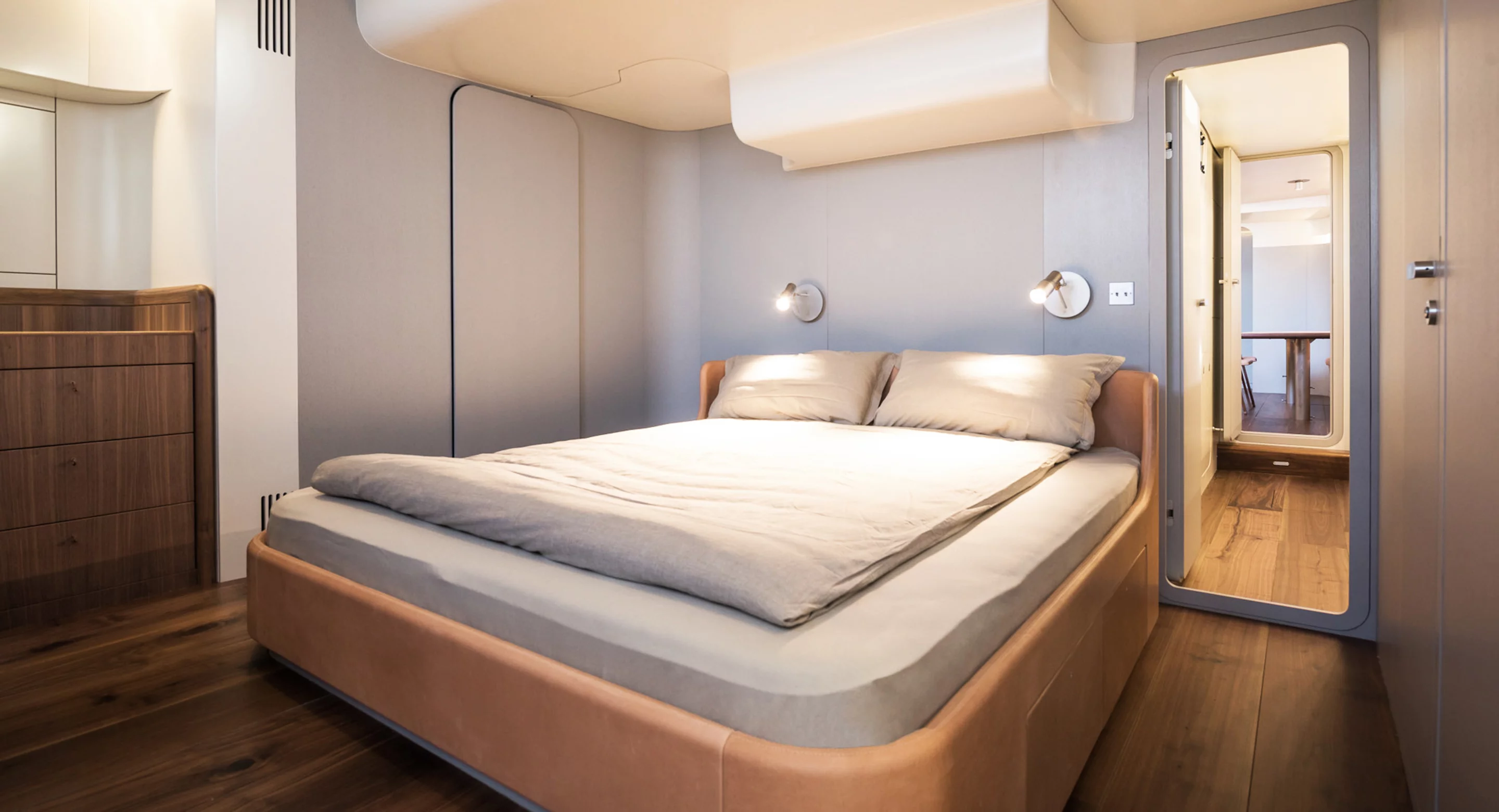 Y8 Cool Breeze Master cabin