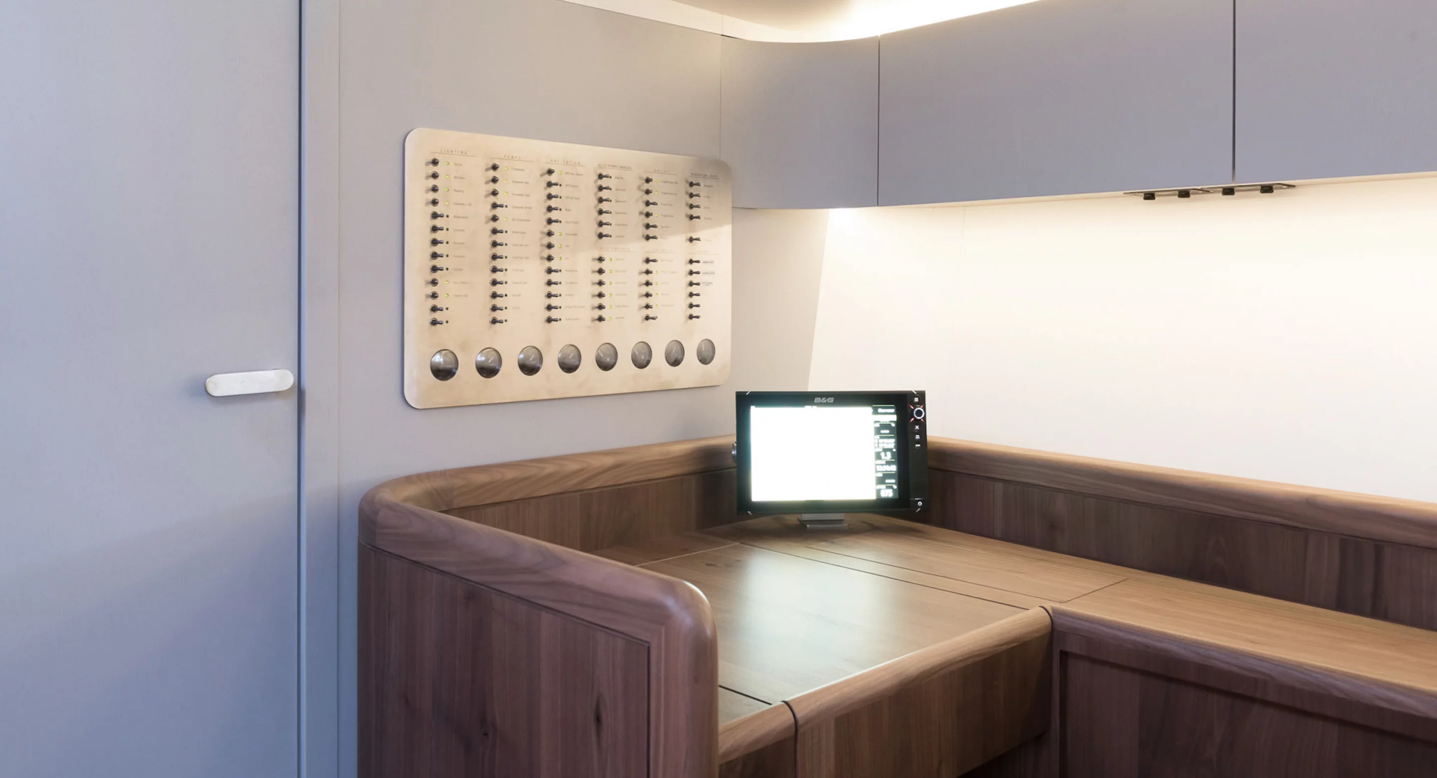 Y8 Cool Breeze Charting desk