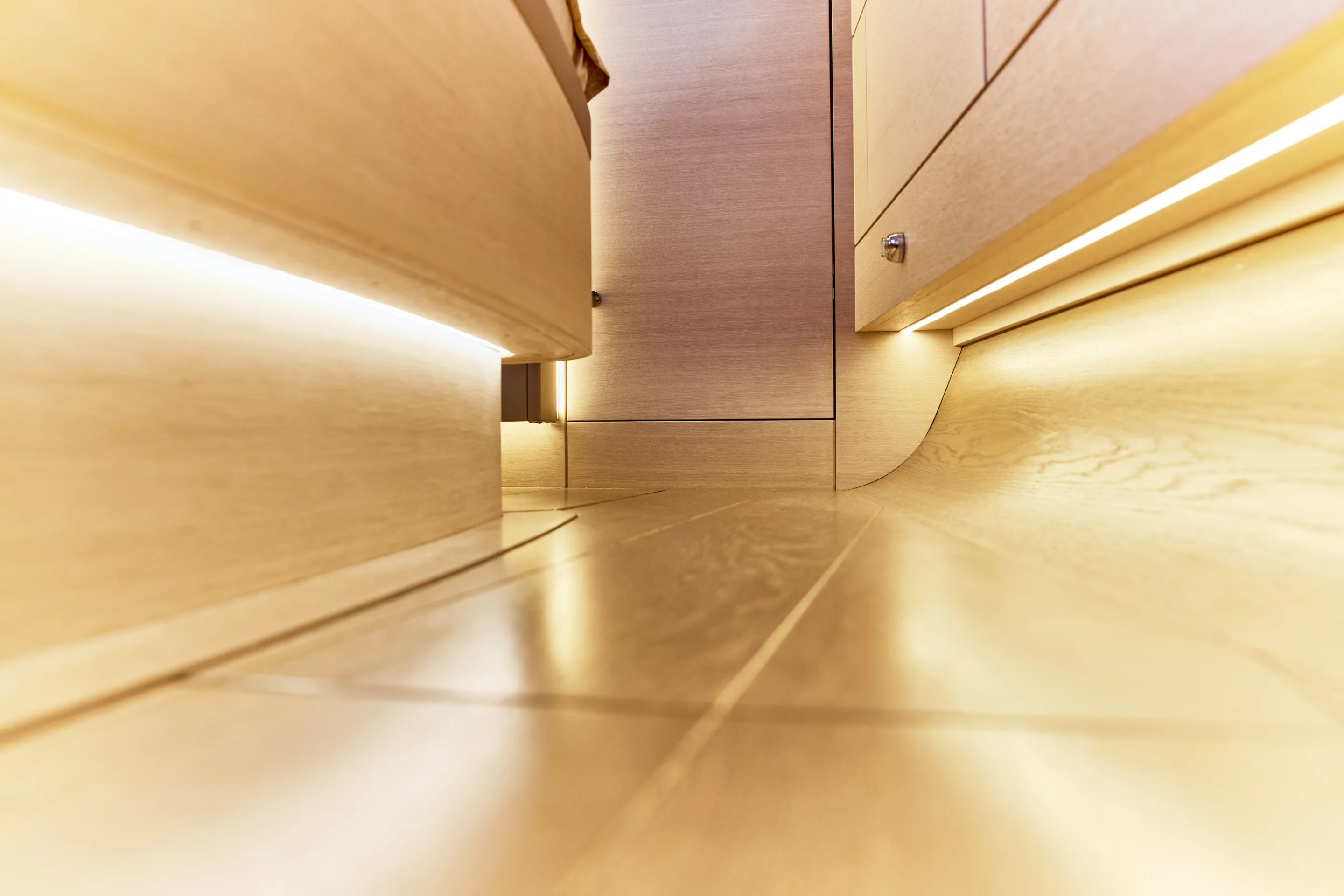 Y8 Floor Mastercabin