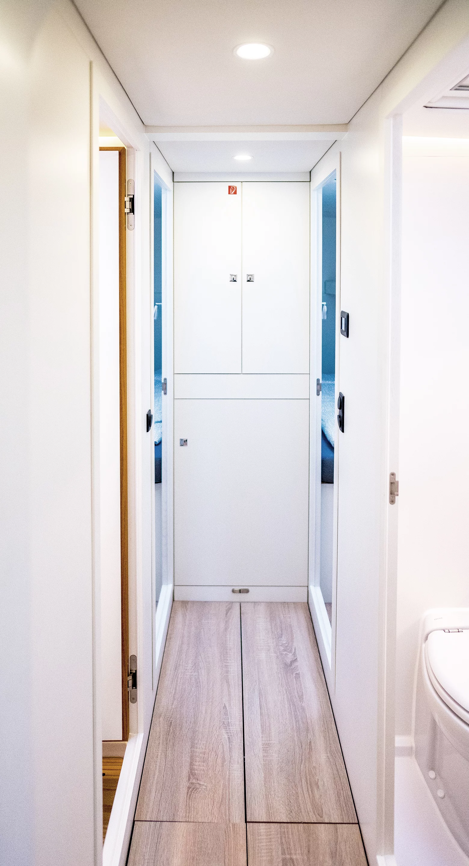 YC Eugen Seibold cabin hallway