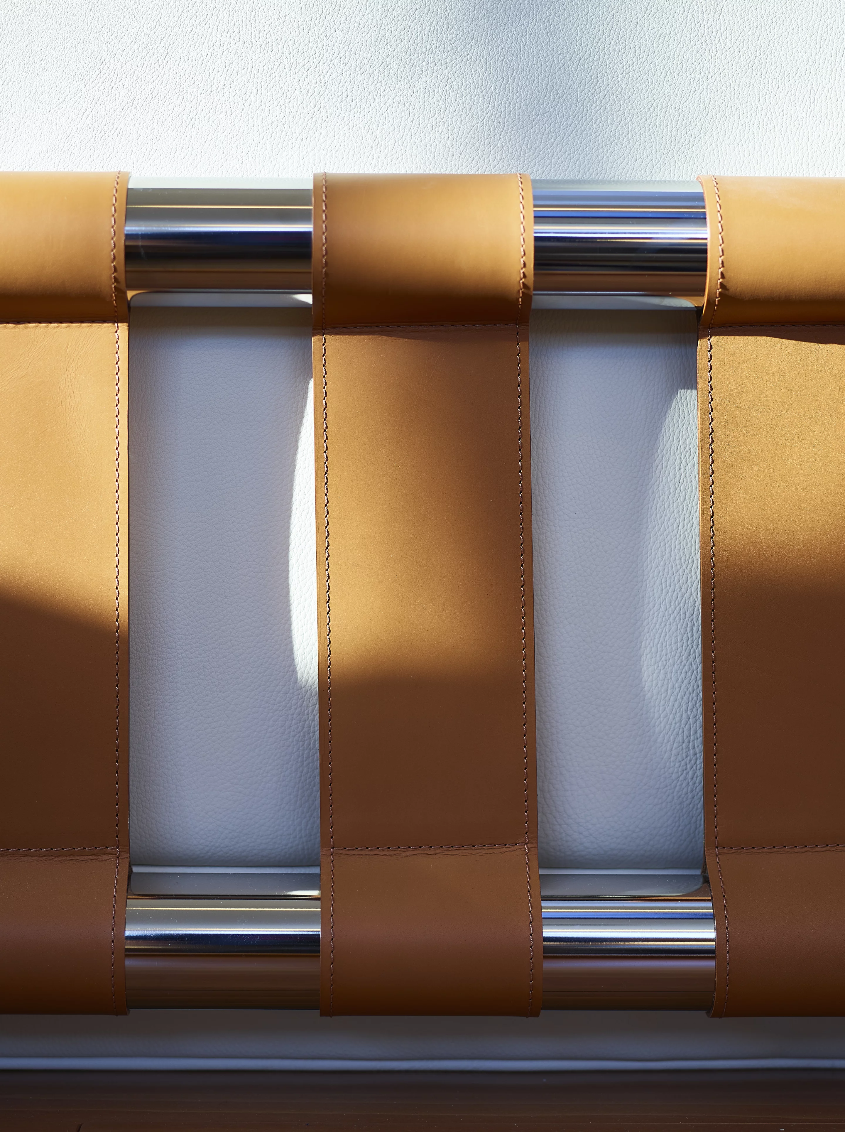 YC/Tripp 90 Leather detail