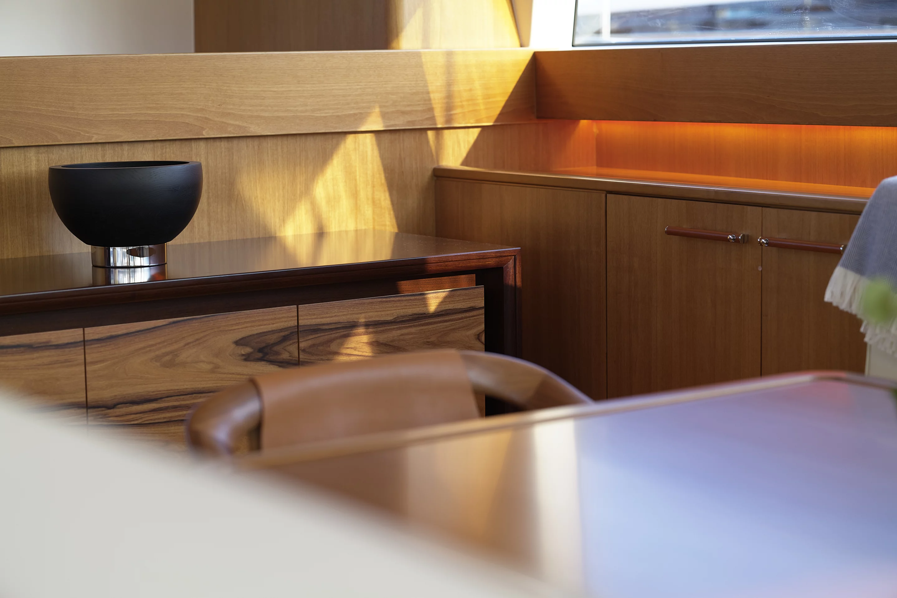 YC/Tripp 90 dining area side view