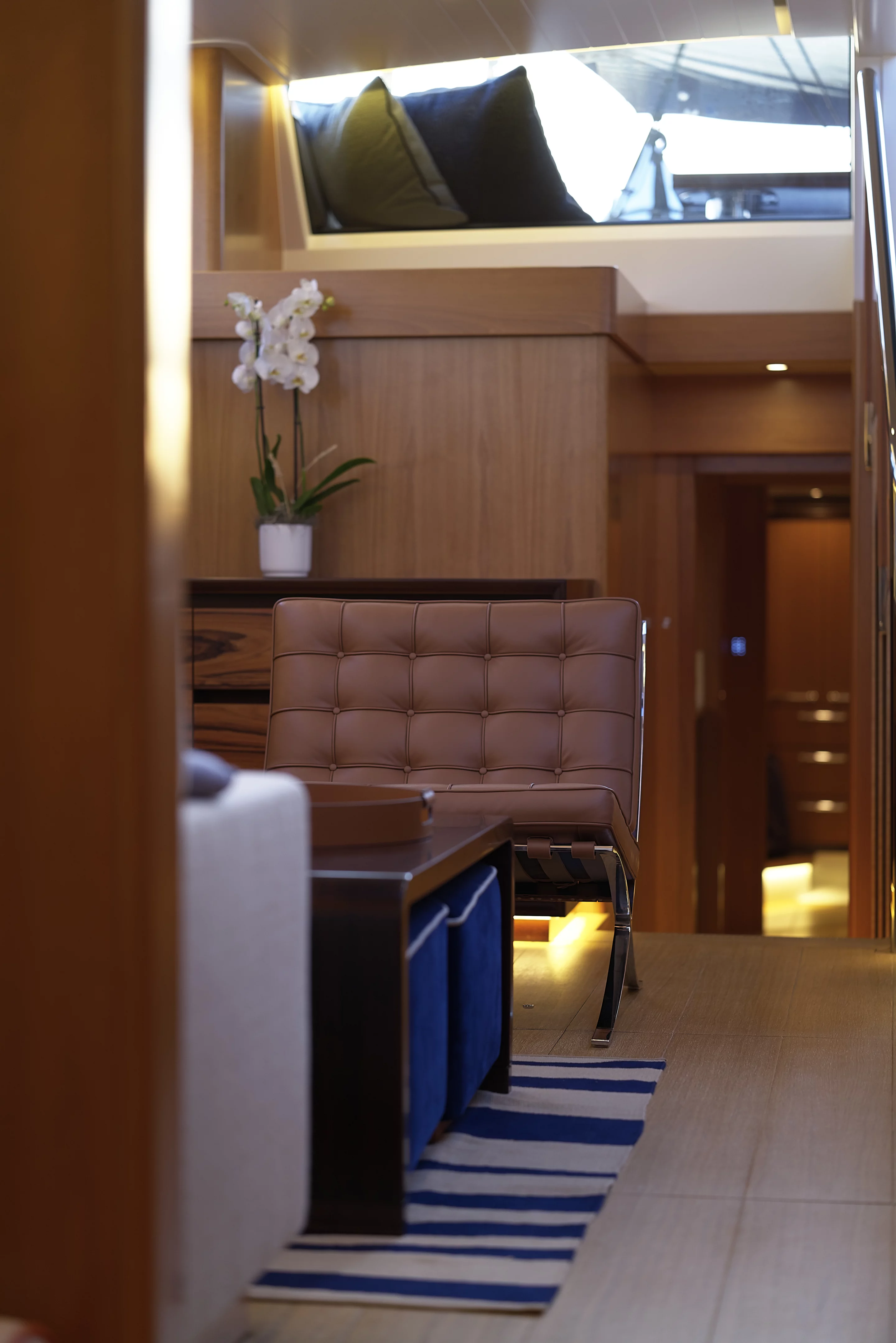 YC/Tripp 90 lounge side view