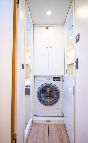 YYachts custom build carbon researcht vessel Eugen Seibold interieur