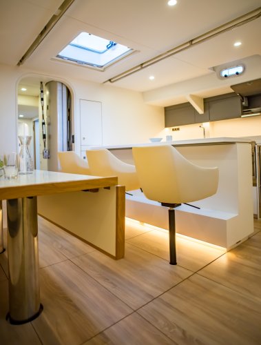 YYachts custom build carbon researcht vessel Eugen Seibold interieur