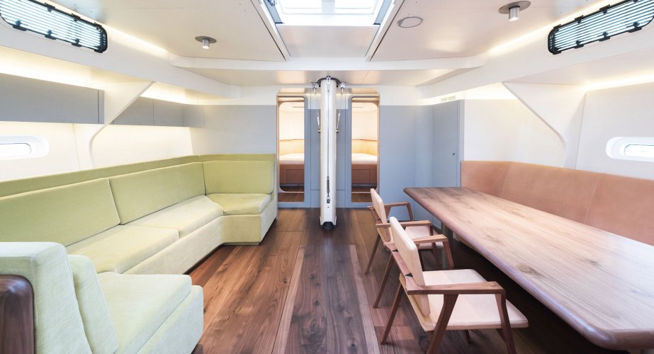 Luxury Carbon Yacht Cool Breeze