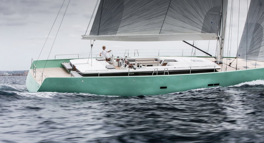 Luxury Carbon Yacht Cool Breeze