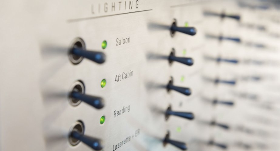 Luxury Carbon Yacht Cool Breeze