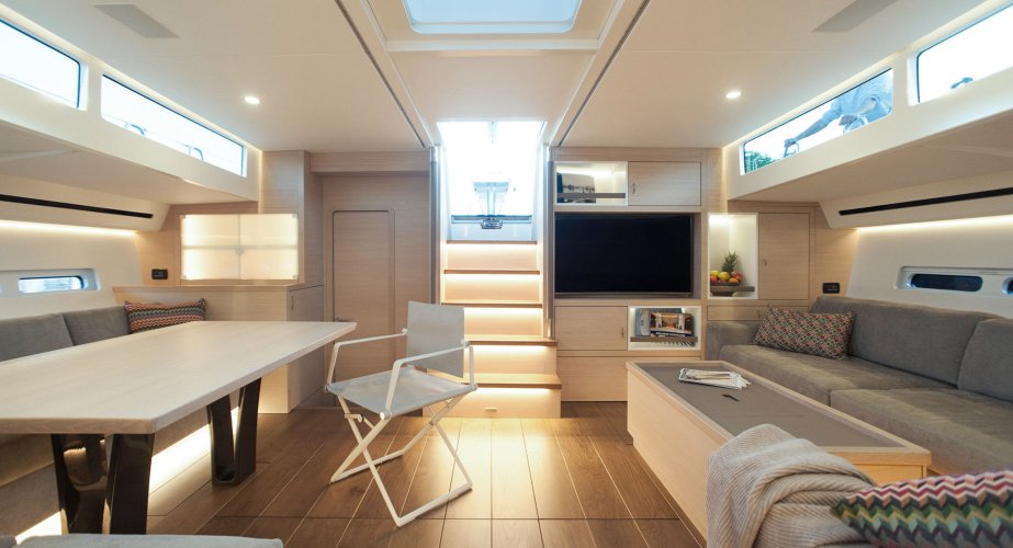 Luxury Carbon Yacht Makai