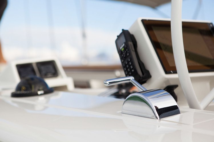 Luxury Carbon Yacht Makai