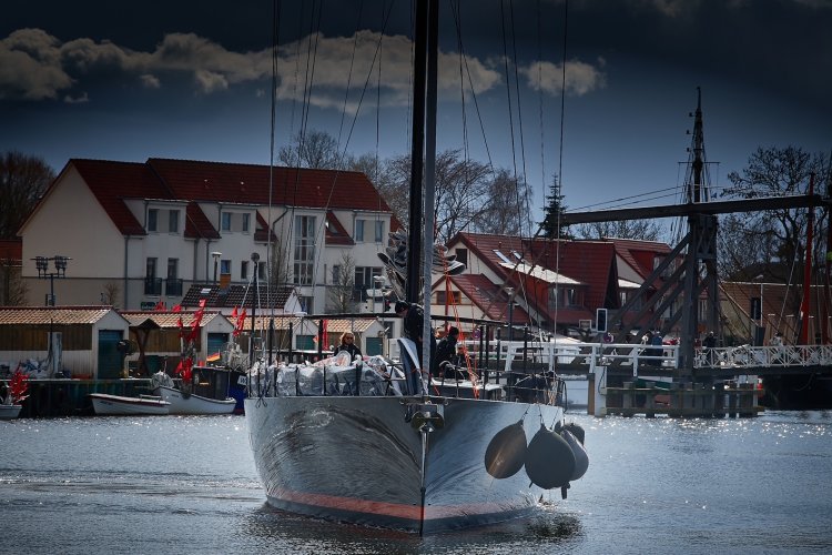 Y8 custom build luxury carbon yacht Vegas Baby