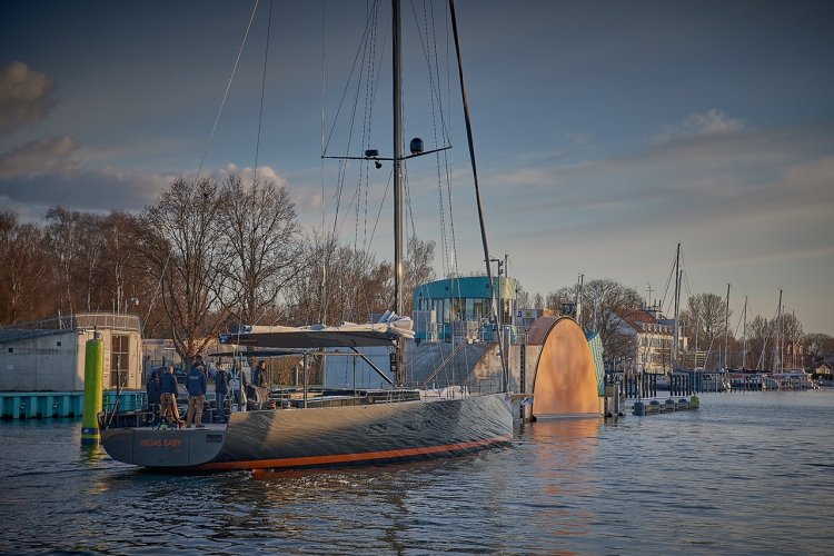 Y8 custom build luxury carbon yacht Vegas Baby