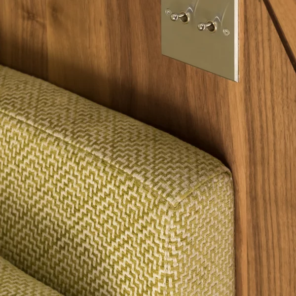 Y8 Cool Breeze detail