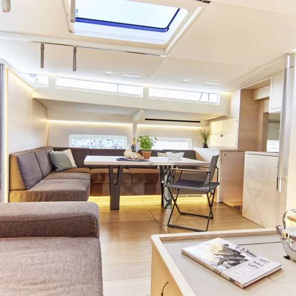 Y8 Vegas Baby Living area