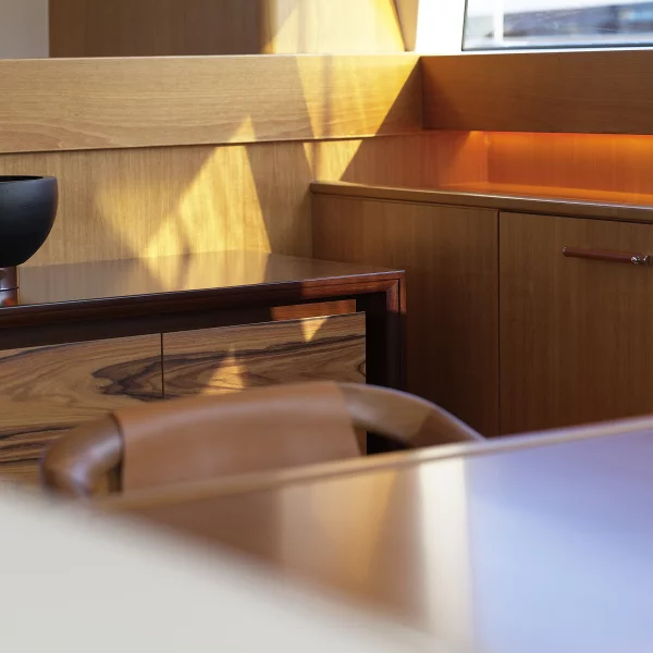 YC/Tripp 90 dining area side view