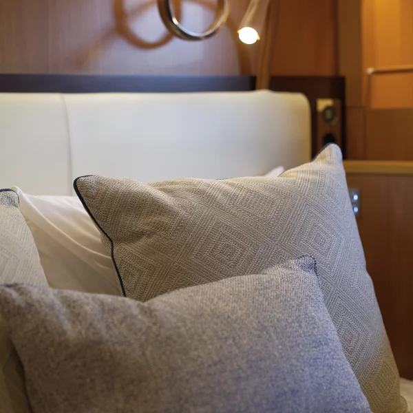 YC/Tripp 90 Master stateroom essences