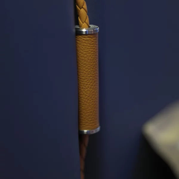 YC/Tripp 90 Master stateroom detail